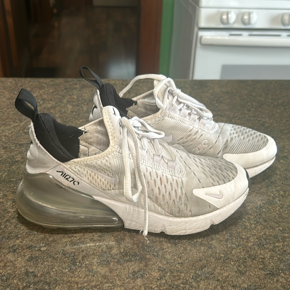 Nike Air 270 size 4